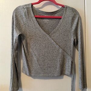 Arizona Jean Company Gray Ribbed Wrap Top